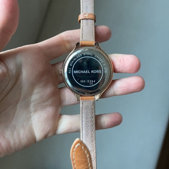 BUY 1 GET 1 - Michael Kors Runway Rose Gold Ladies Watch MK2284 - Picture 4 of 5